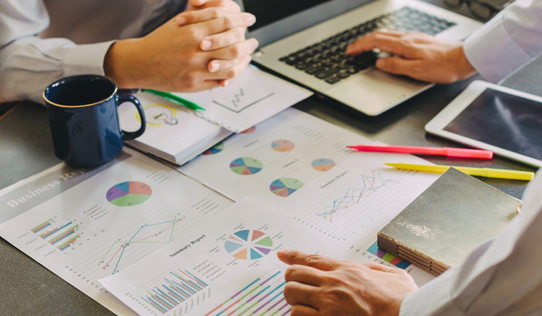 [interface] image of finance software in use